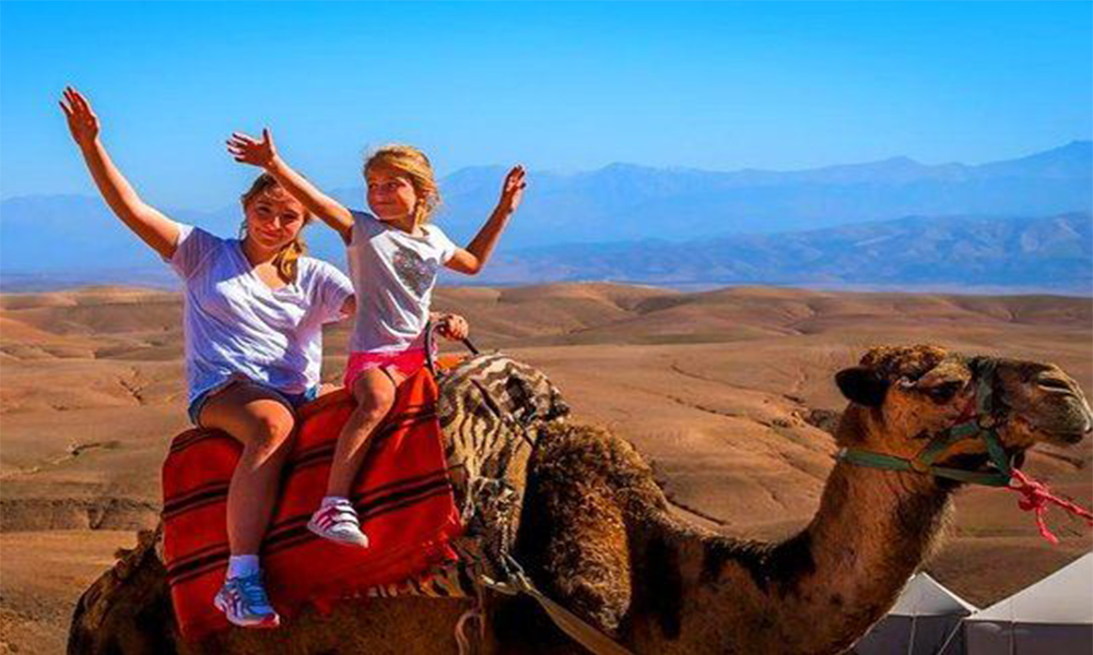 Cena mágica y Paseo en Camello en al desierto de Agafay